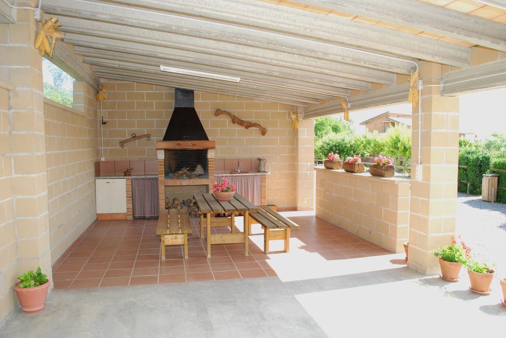 Cal Servero Peramola Buitenkant foto